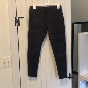 black leggings w/ subtle pattern, thick waistband